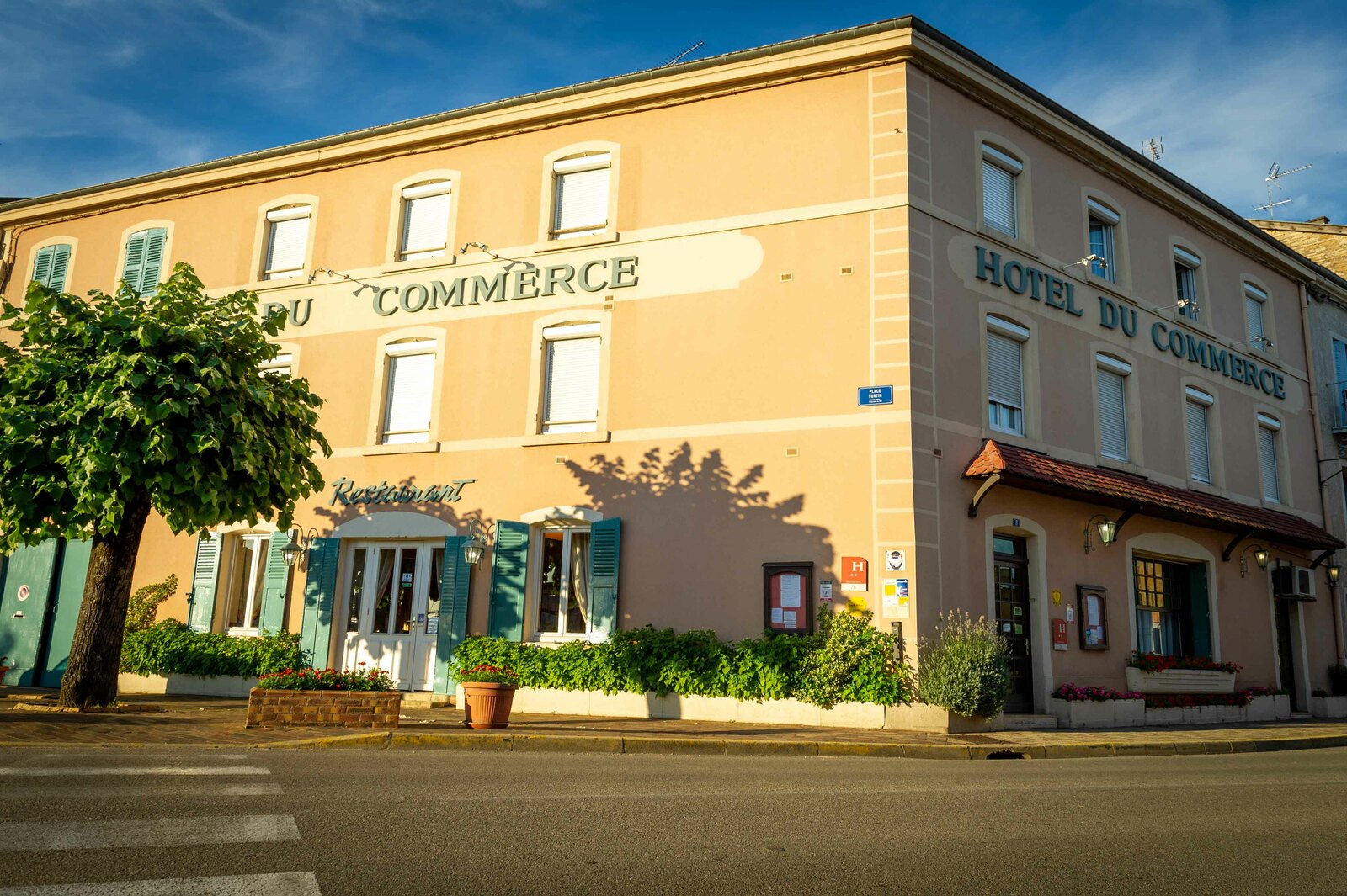 Façade Hotel